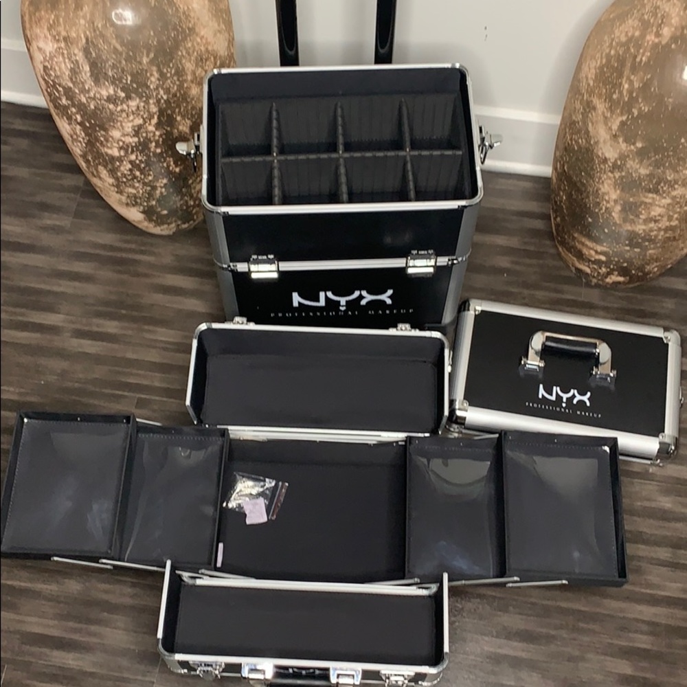 NYX Professional Makeup Case $165 - Picture 5 of 5